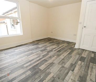 2 bedroom maisonette to rent - Photo 2