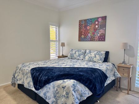 SPACIOUS BEACHSIDE APARTMENT - Photo 4