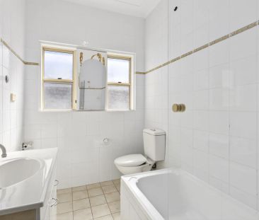 Quiet Street, Elevated outlook, Ultimate Convenience - Photo 5