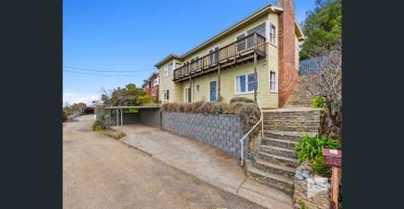 Spacious 4 Bedroom Home in Coveted Sandy Bay Location - Photo 4