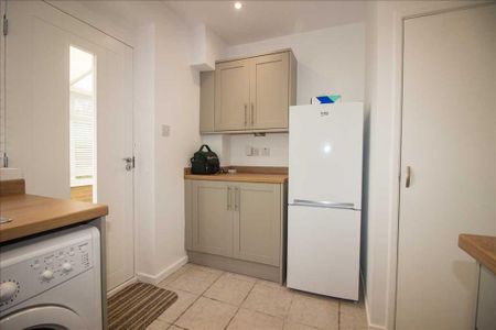 3 bedroom terraced house to rent - Photo 5