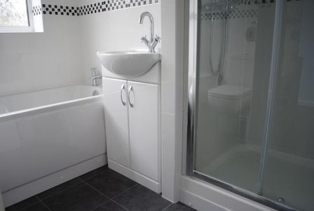 2 bedroom semi-detached bungalow to rent - Photo 4