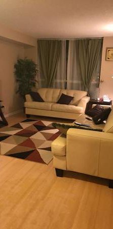 Beautifully maintained apartment near Tru - Photo 1