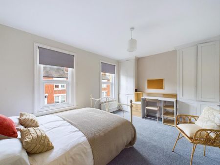 4 bedroom detached house to rent - Photo 3