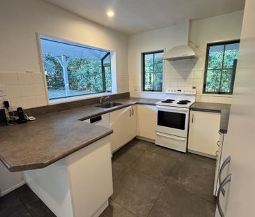 Kumeu Family Friendly - Photo 2