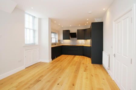 3 bedroom flat to rent - Photo 5