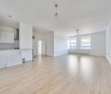 3 bedroom flat to rent - Photo 3