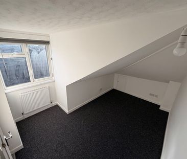 5 Bed Semi-Detached House, Malmesbury Road, SO15 - Photo 2