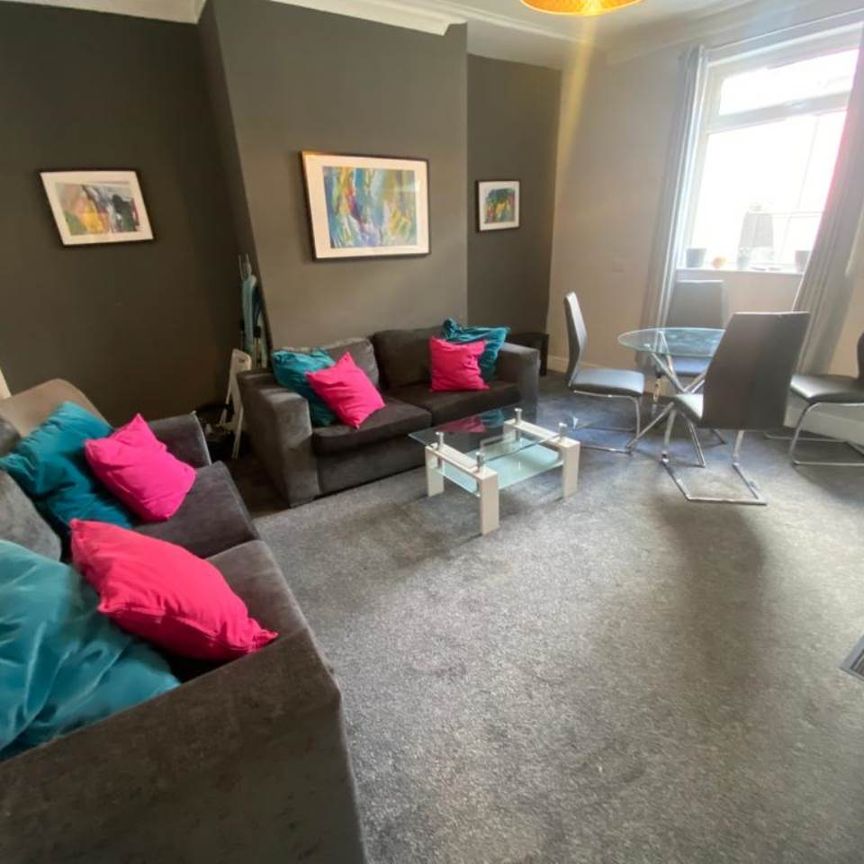 Hough Lane (Room 3), Bramley, Leeds - Photo 1
