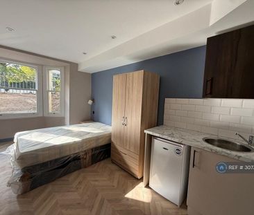 1 bedroom in a flat share to rent - Photo 6