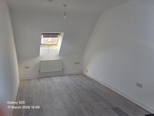 1 bedroom in a flat share to rent - Photo 1