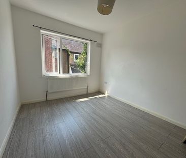 2 bed maisonette to rent in Blakeney Court, Maidenhead, SL6 - Photo 1