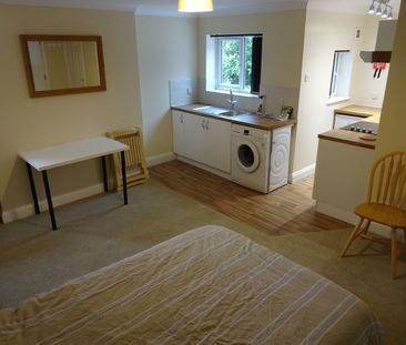 Studio Flat, Westridge Road, SO17 - Photo 2