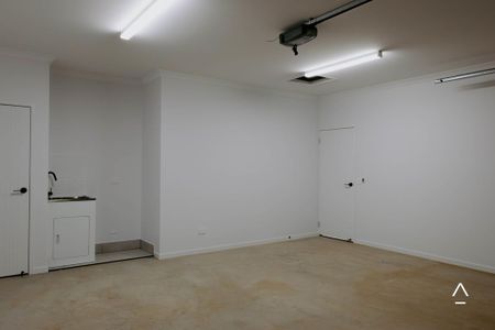 A selection of brand new 3 bed units for lease - 6 month lease term only *Initial access for inspection via Morgan Way - Photo 3