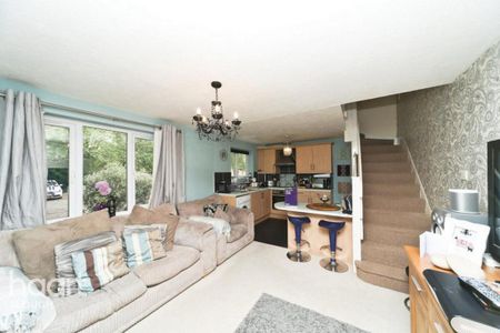 1 bedroom semi-detached house to rent - Photo 2