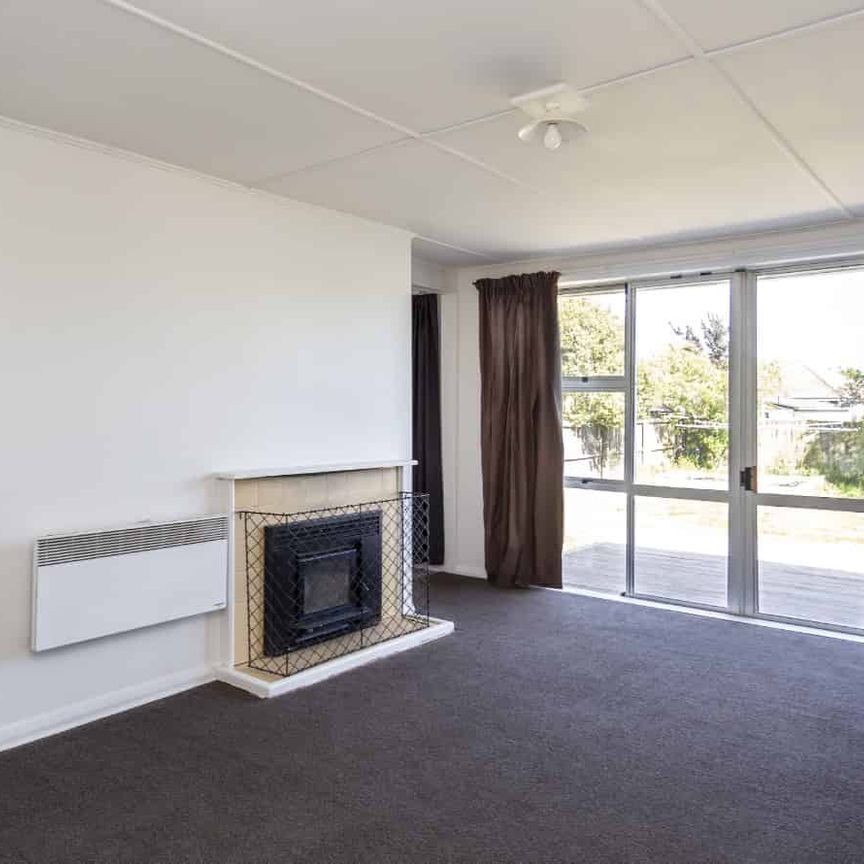 Freshly renovated 4 Bedroom 2 Bathroom property - Photo 1