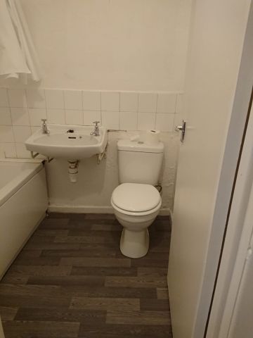 1 Bed Flat, Mexborough Avenue, LS7 - Photo 5