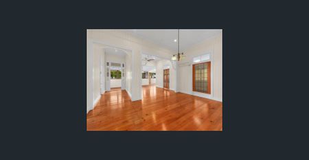 ASCOT FAMILY HOME - HUGE BACKYARD - Photo 2