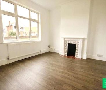 Woodside Lane, London, N12 - Photo 1