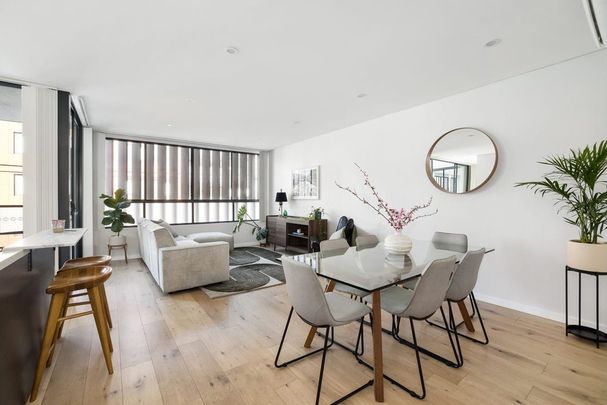 Stylish Furnished Apartment in a Prime, Convenient Location - Photo 1