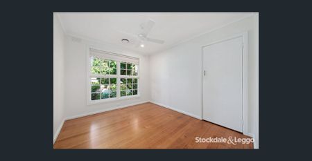 A SPACIOUS & STYLISH FAMILY HOME - Photo 3