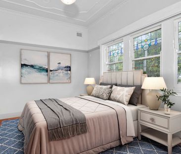 LARGE FAMILY HOME WITH IMMACULATE & SPACIOUS INTERIORS! - Photo 1