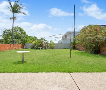 Huge Family Home - Photo 4