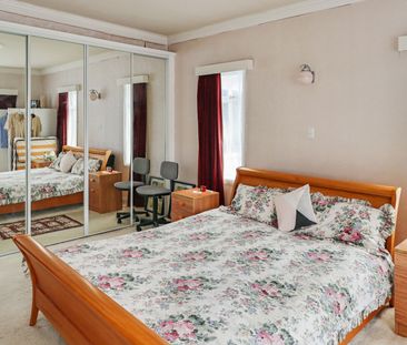 LARGE FAMILY HOME IN HEART OF LOWER HUTT - Photo 6