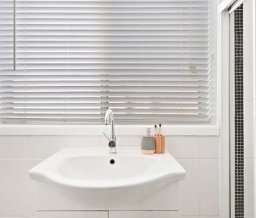 Two Bed Beachside Living. - Photo 4