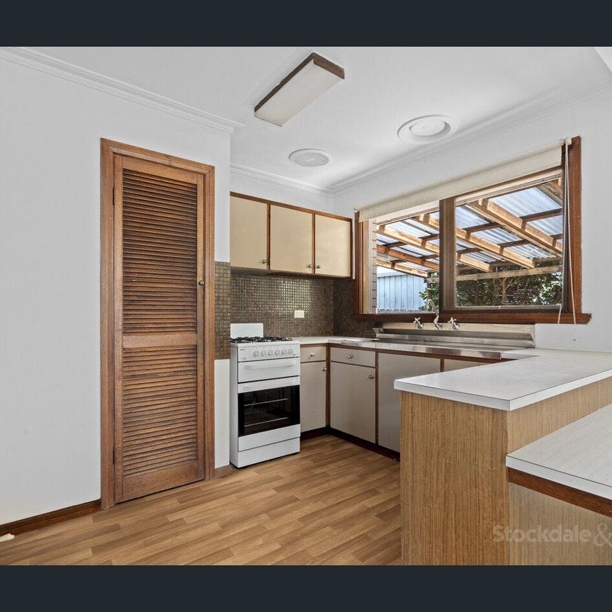 Convenient, Comfortable & Walk to Town & Beach - Photo 1