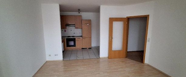 günstige 2 Zimmer Wohnung mit Aufzug im Haus und EBK - Photo 1