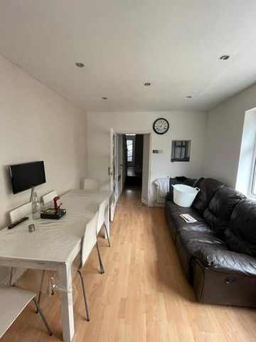 4 bedroom house to rent - Photo 2