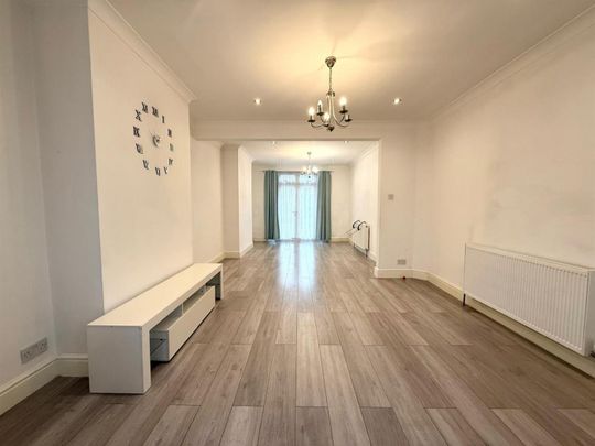 3 Bedroom House - Mid Terrace To Let - Photo 1