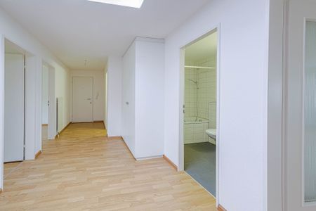 Well connected, generous living! - Photo 2