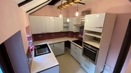 2 bedroom semi-detached house to rent - Photo 5