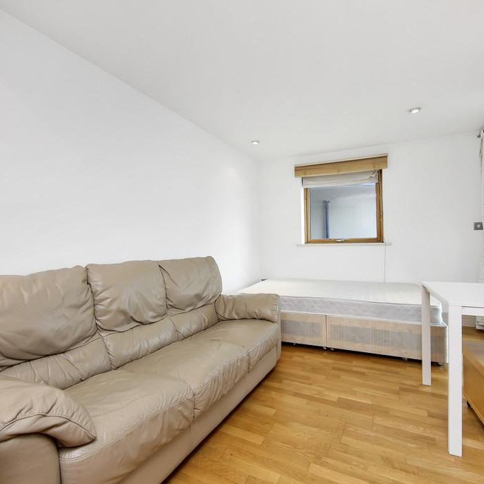 1 bedroom in a flat share to rent - Photo 1