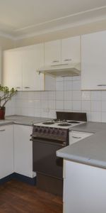 Convenient 2 Bedroom Apartment Close to Everything - Photo 4