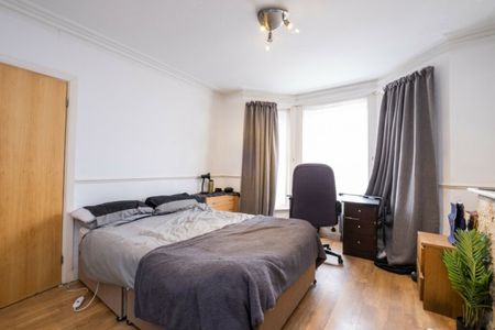 Large 6 Bed student house Stewart Road - Photo 5