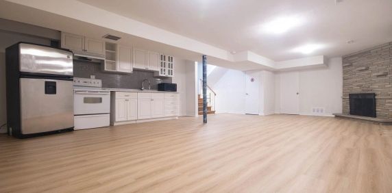 435 Connaught Avenue #Room - Photo 2