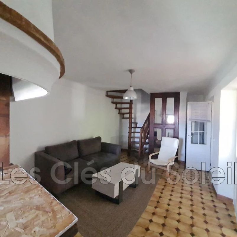 Location maison 2 chambres 51 m² Saint-Cyr-sur-Mer - Photo 1