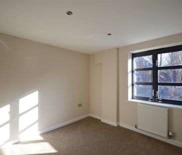 2 bedroom flat - Photo 1