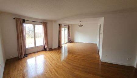 For Lease - 153 Stephen Street, Richmond Hill, Ontario - Photo 2