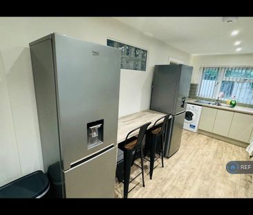 Couples room in shared house : £525 per month - Photo 5