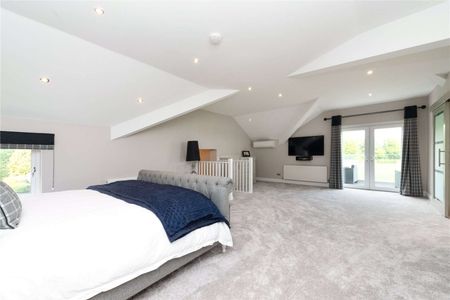 Exceptional Contemporary Home with Leisure Facilities and Stunning Views, well located between Hale and Knutsford. - Photo 4