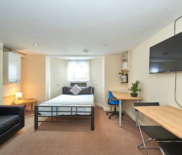 Studio Flat, Carlton Road, M6 - Photo 3