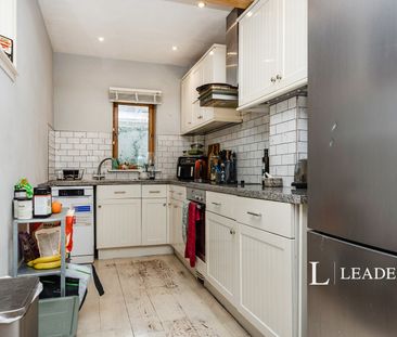 3 bedroom house to rent Sonic Court, GU1 - Photo 5