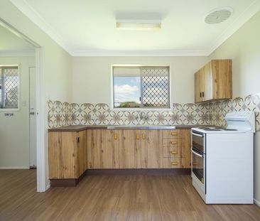 Bright, fresh Unit in Quiet Cul-de-sac - Photo 3