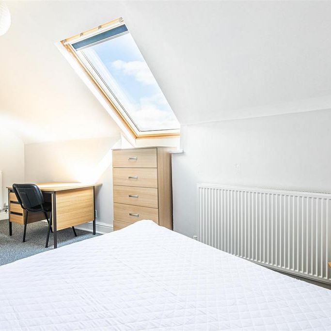 6 bedroom house to rent - Photo 1