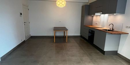 Appartement te huur in Kortrijk voor € 675 met 1 slaapkamer - Photo 3