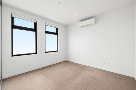 Bright Townhouse, Prime Position - Photo 2